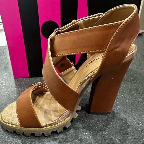 Michael Antonio 7.5 Jacque Lug Sole Sandal - Picture 2 of 6